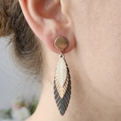 Альтернативний вигляд Жіночі сережки перо потрійне (рожеве золото/срібло/чорна емаль) пусети Feather Motion GONCHAR & CO. ювелірний сплав
