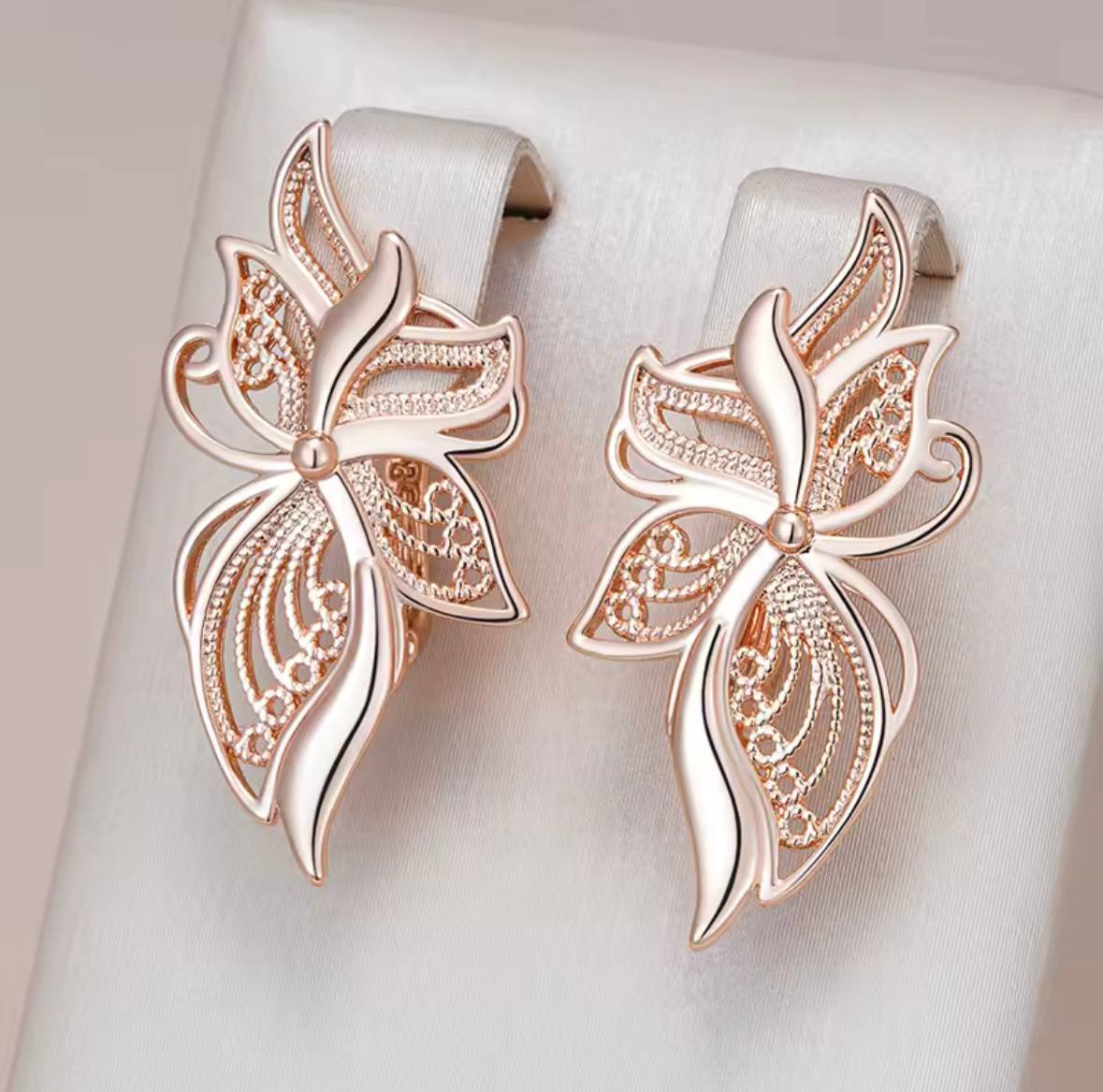 Жіночі сережки метелик ажурний (золото 585п) англійський замок Butterfly Lace GONCHAR & CO. ювелірний сплав - Зображення 4