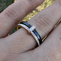 Альтернативний вигляд Каблучка чорна кераміка доріжка з цирконами (золото 585п) 6 мм 16–19 р Black Ceramic Crystal Line GONCHAR & CO. ювелірний сплав