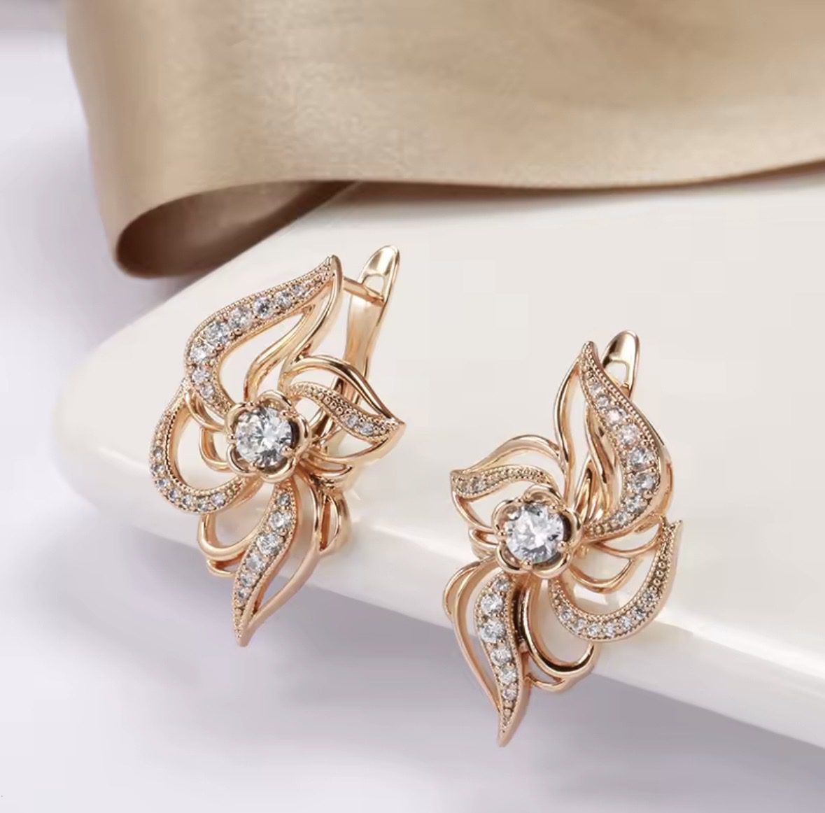 Жіночі сережки метелик з цирконами (золото 585п) англійський замок Butterfly Shine GONCHAR & CO. ювелірний сплав - Зображення 5