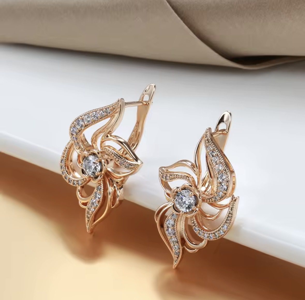 Жіночі сережки метелик з цирконами (золото 585п) англійський замок Butterfly Shine GONCHAR & CO. ювелірний сплав - Зображення 6