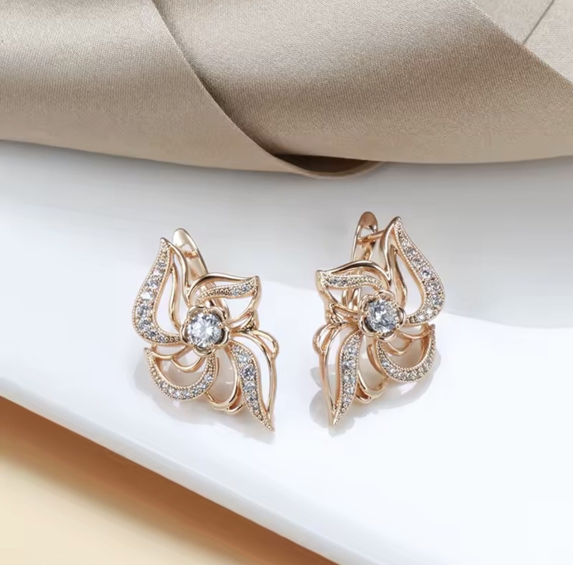 Жіночі сережки метелик з цирконами (золото 585п) англійський замок Butterfly Shine GONCHAR & CO. ювелірний сплав - Зображення 7