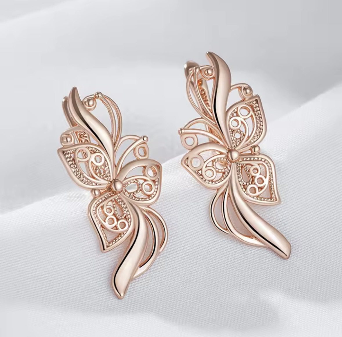 Жіночі сережки метелик ажурний (золото 585п) англійський замок Butterfly Flow GONCHAR & CO. ювелірний сплав - Зображення 4
