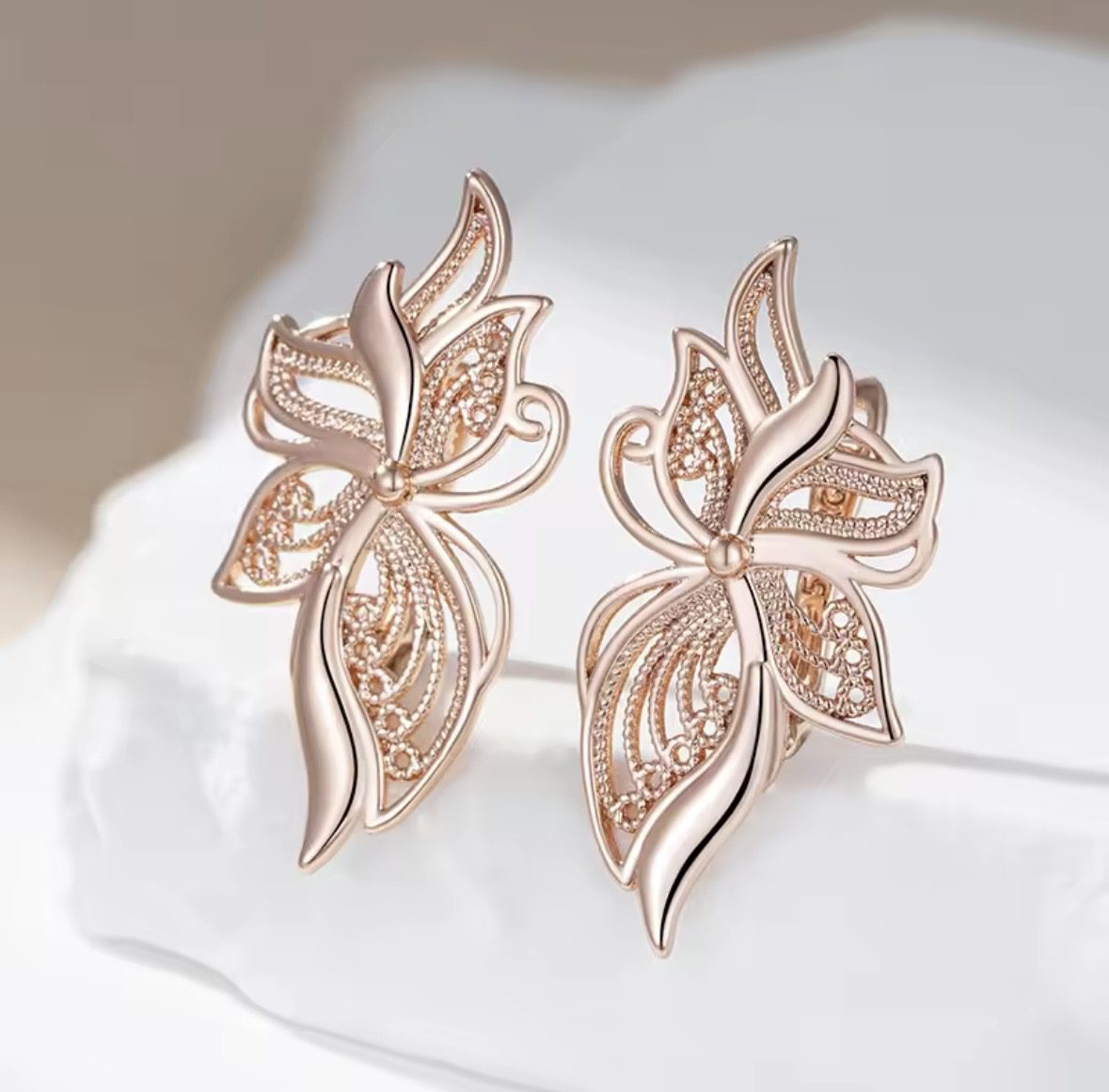 Жіночі сережки метелик ажурний (золото 585п) англійський замок Butterfly Lace GONCHAR & CO. ювелірний сплав - Зображення 6