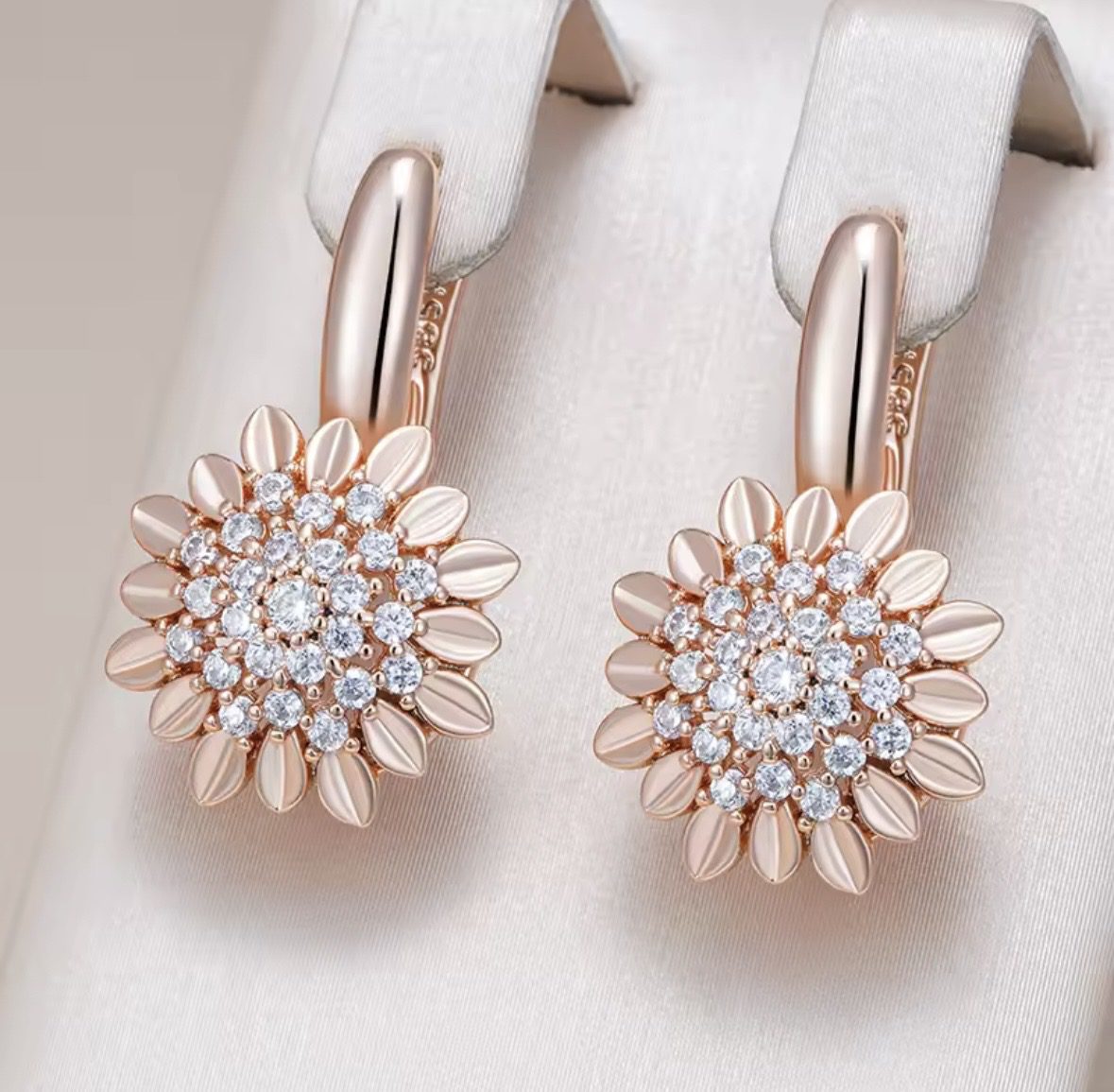Жіночі сережки квітка з цирконами (золото 585п) англійський замок Diamond Lace GONCHAR & CO. ювелірний сплав - Зображення 7