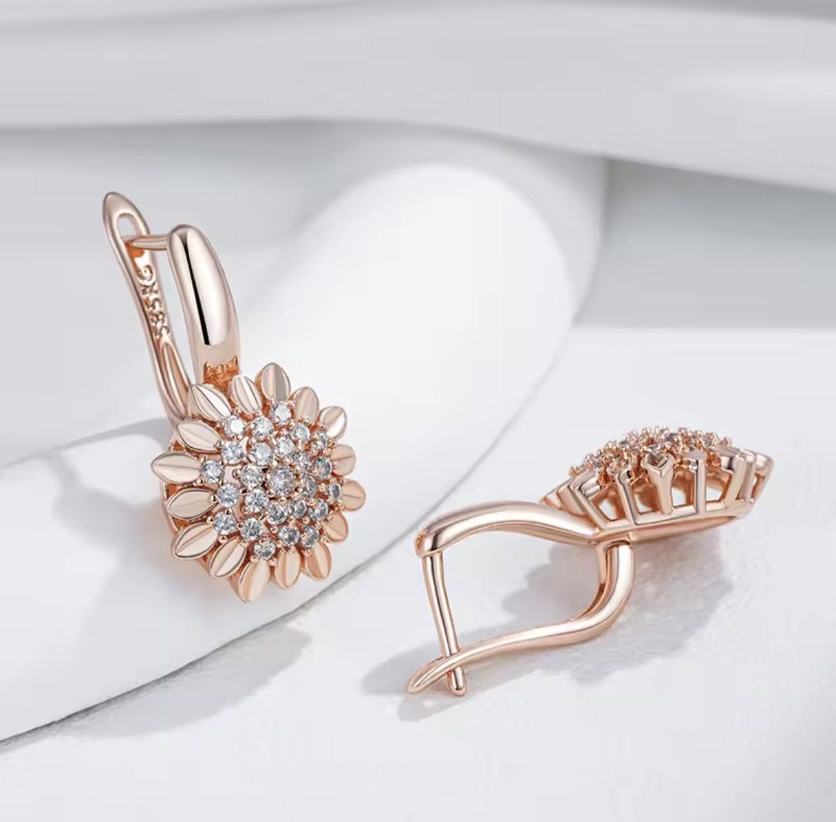 Жіночі сережки квітка з цирконами (золото 585п) англійський замок Diamond Lace GONCHAR & CO. ювелірний сплав - Зображення 5