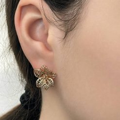 Альтернативний вигляд Жіночі сережки квітка ажурна з цирконом (золото 585п) англійський замок Floral Lace GONCHAR & CO. ювелірний сплав