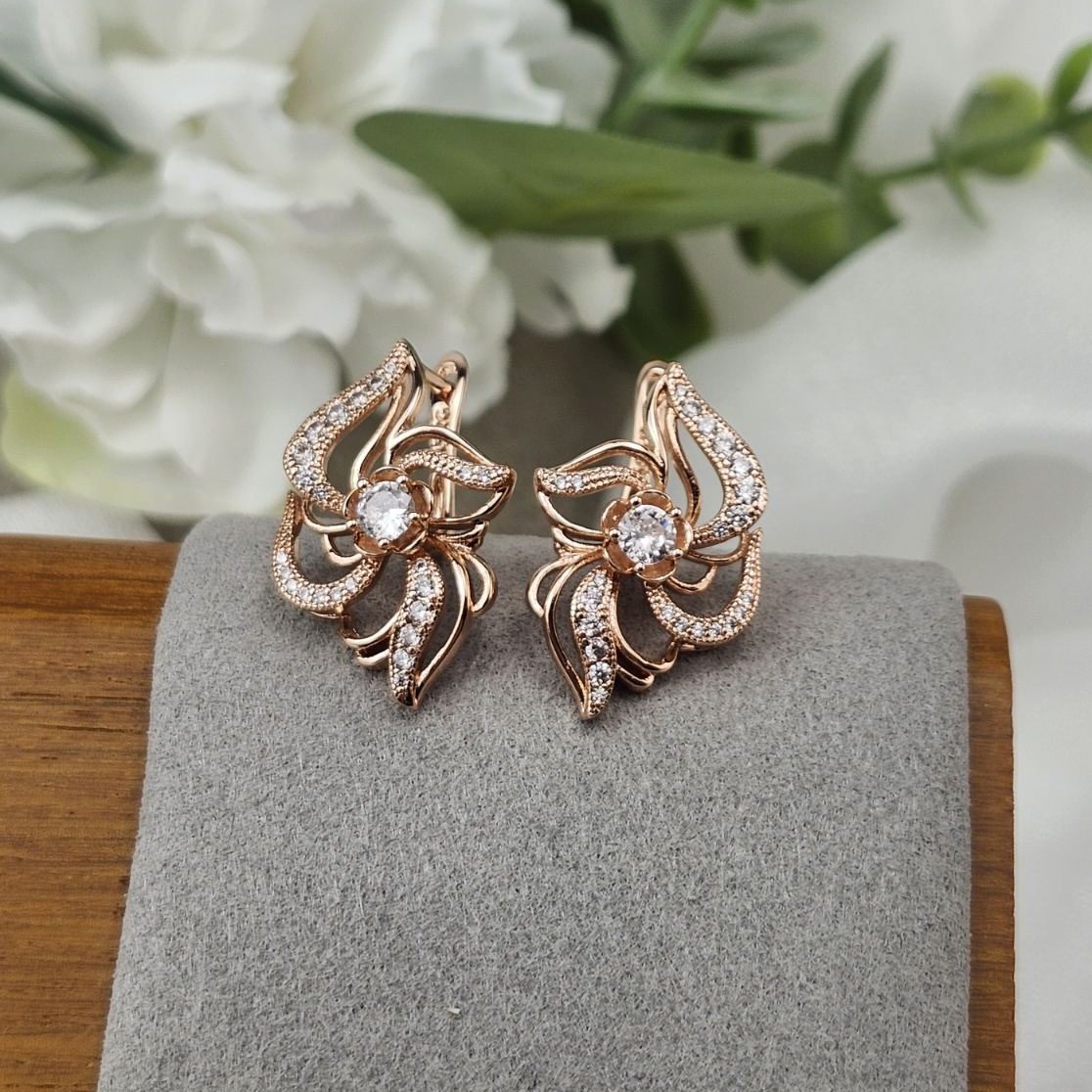 Жіночі сережки метелик з цирконами (золото 585п) англійський замок Butterfly Shine GONCHAR & CO. ювелірний сплав - Зображення 3