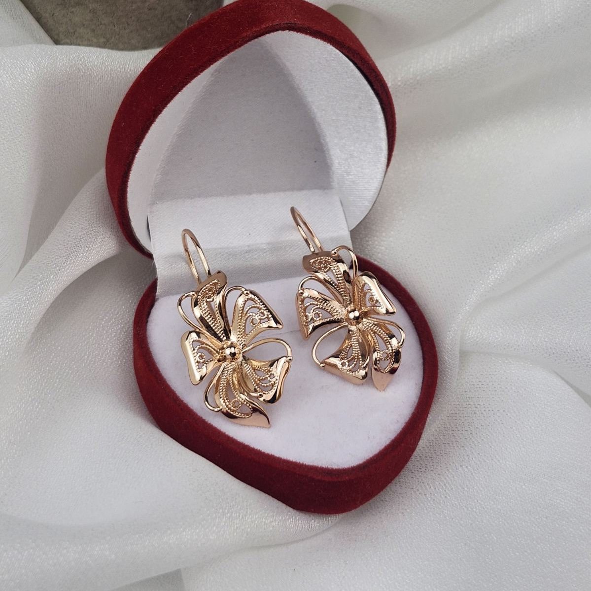 Жіночі сережки квітка ажурна (золото 585п) французька петля Floral Grace GONCHAR & CO. ювелірний сплав - Зображення 3