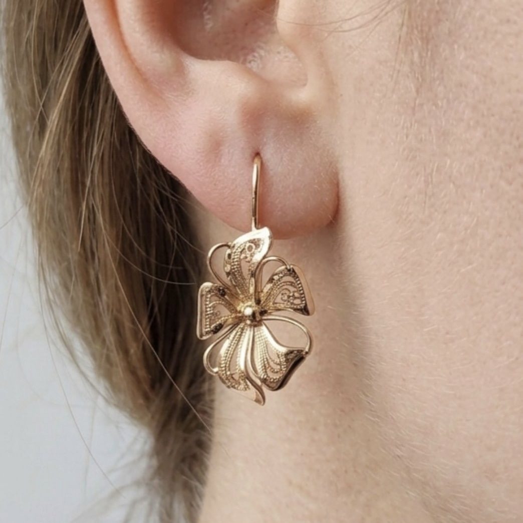 Жіночі сережки квітка ажурна (золото 585п) французька петля Floral Grace GONCHAR & CO. ювелірний сплав - Зображення 2