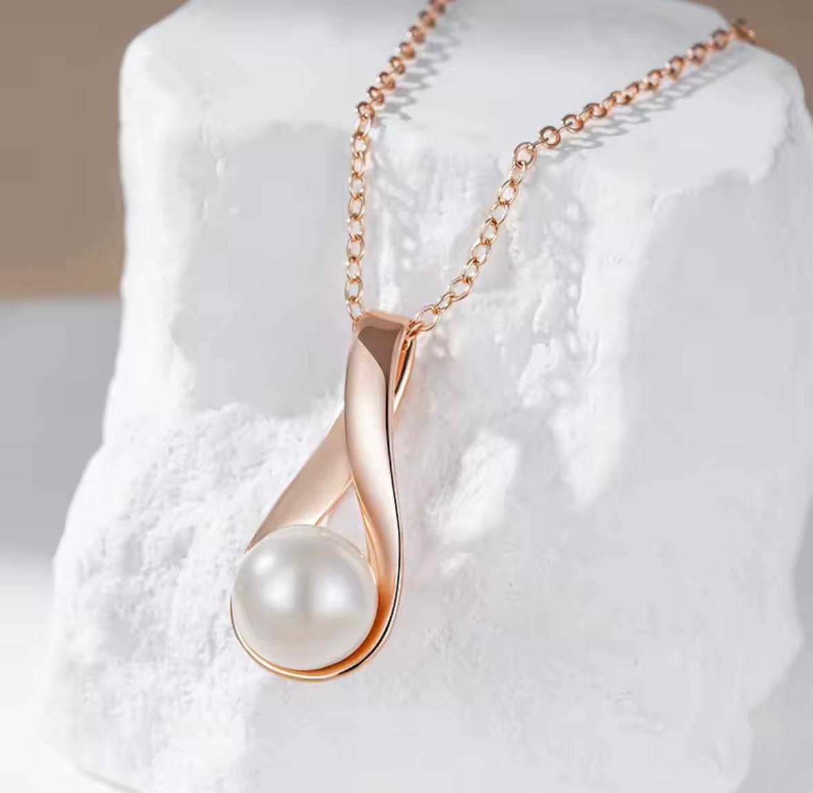 Жіночий ланцюжок з підвіскою нескінечність з перлиною GONCHAR & CO. Pearl Drop ювелірний сплав (золото 585п) 45–50 см - Зображення 4