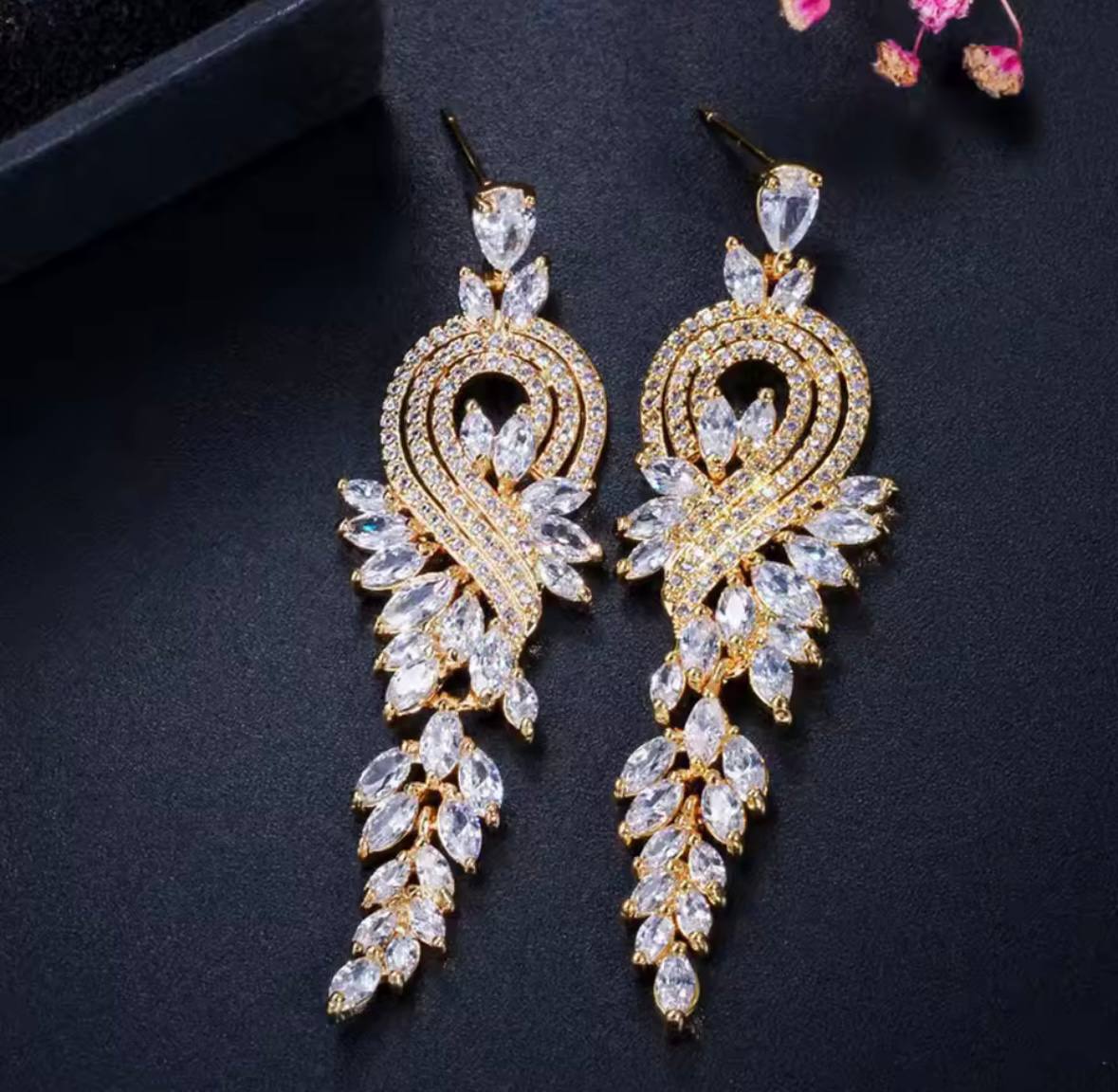 Жіночі сережки підвіски ажурні з цирконами (золото 750п) пусети Crystal Floral GONCHAR & CO. ювелірний сплав - Зображення 4