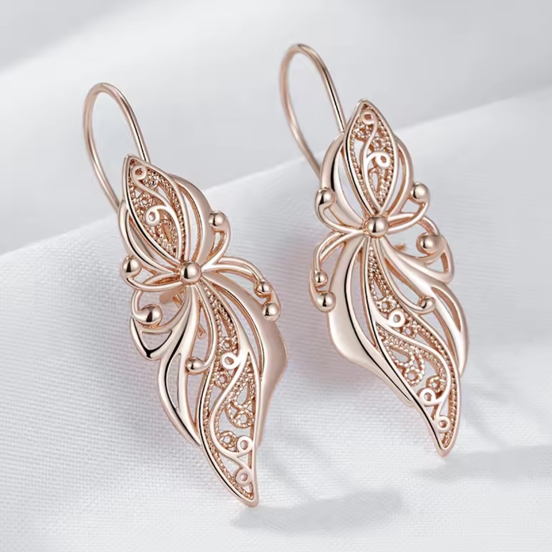 Жіночі сережки ажурна квітка (Rose Gold 585) французька петля GONCHAR & CO. ювелірний сплав - Зображення 4