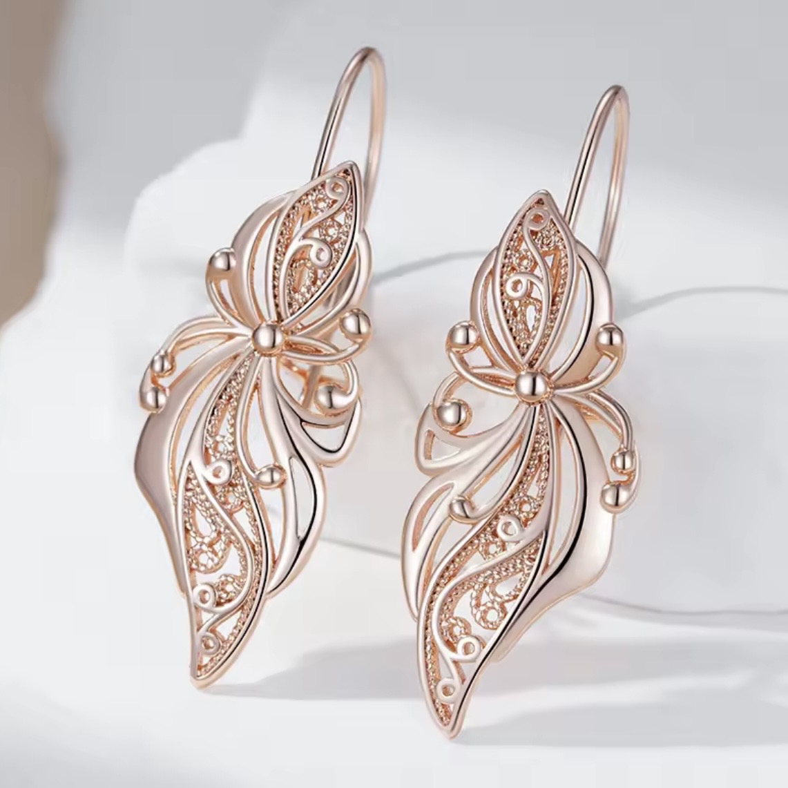 Жіночі сережки ажурна квітка (Rose Gold 585) французька петля GONCHAR & CO. ювелірний сплав - Зображення 3